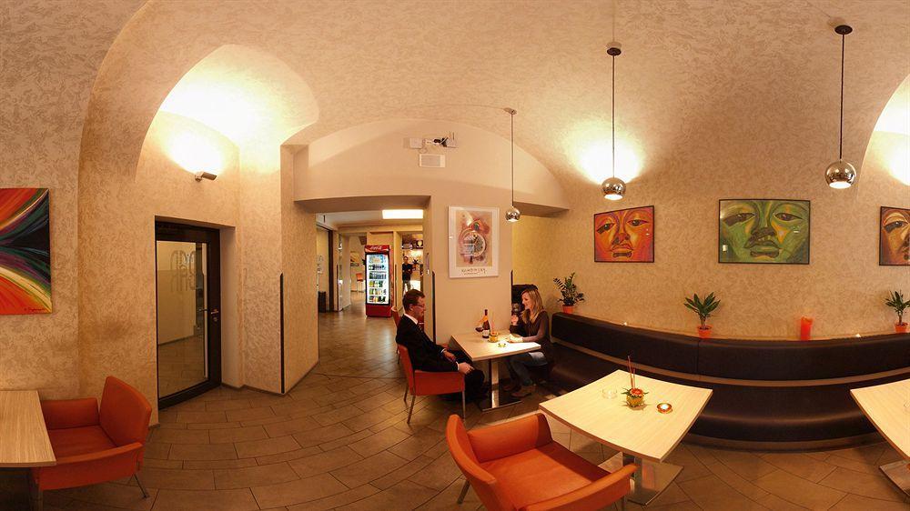 Páv Hotel 3*