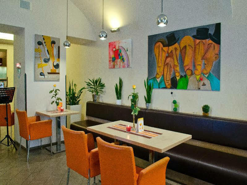 Páv Hotel